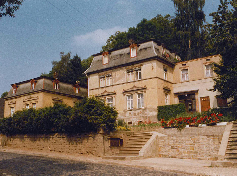 Straßenansicht Villa Kayna